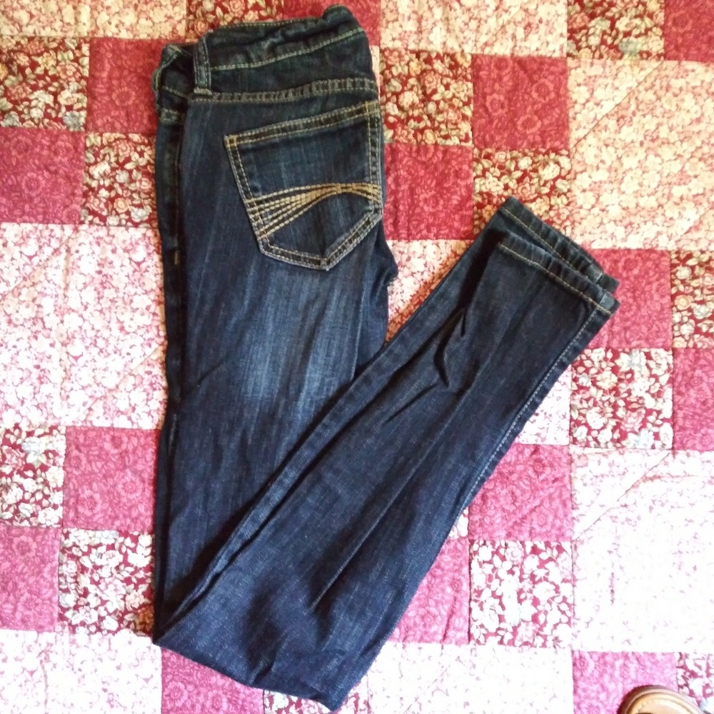 Decree size 0 distressed jeans